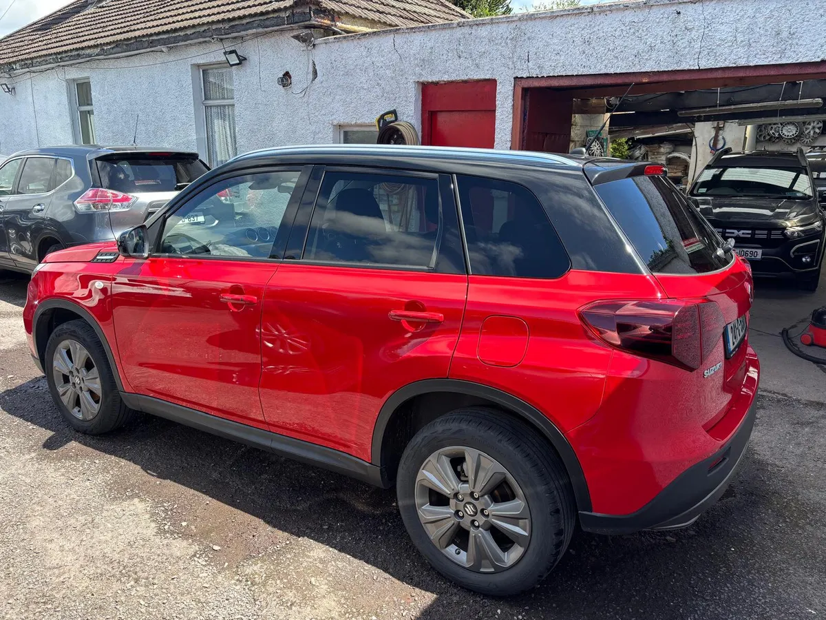 Suzuki Vitara   HYBRID  PETROL  AUTOMATIC - Image 3