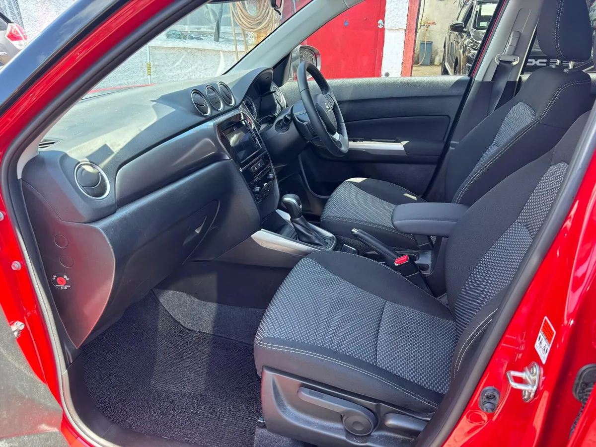 Suzuki Vitara   HYBRID  PETROL  AUTOMATIC - Image 6