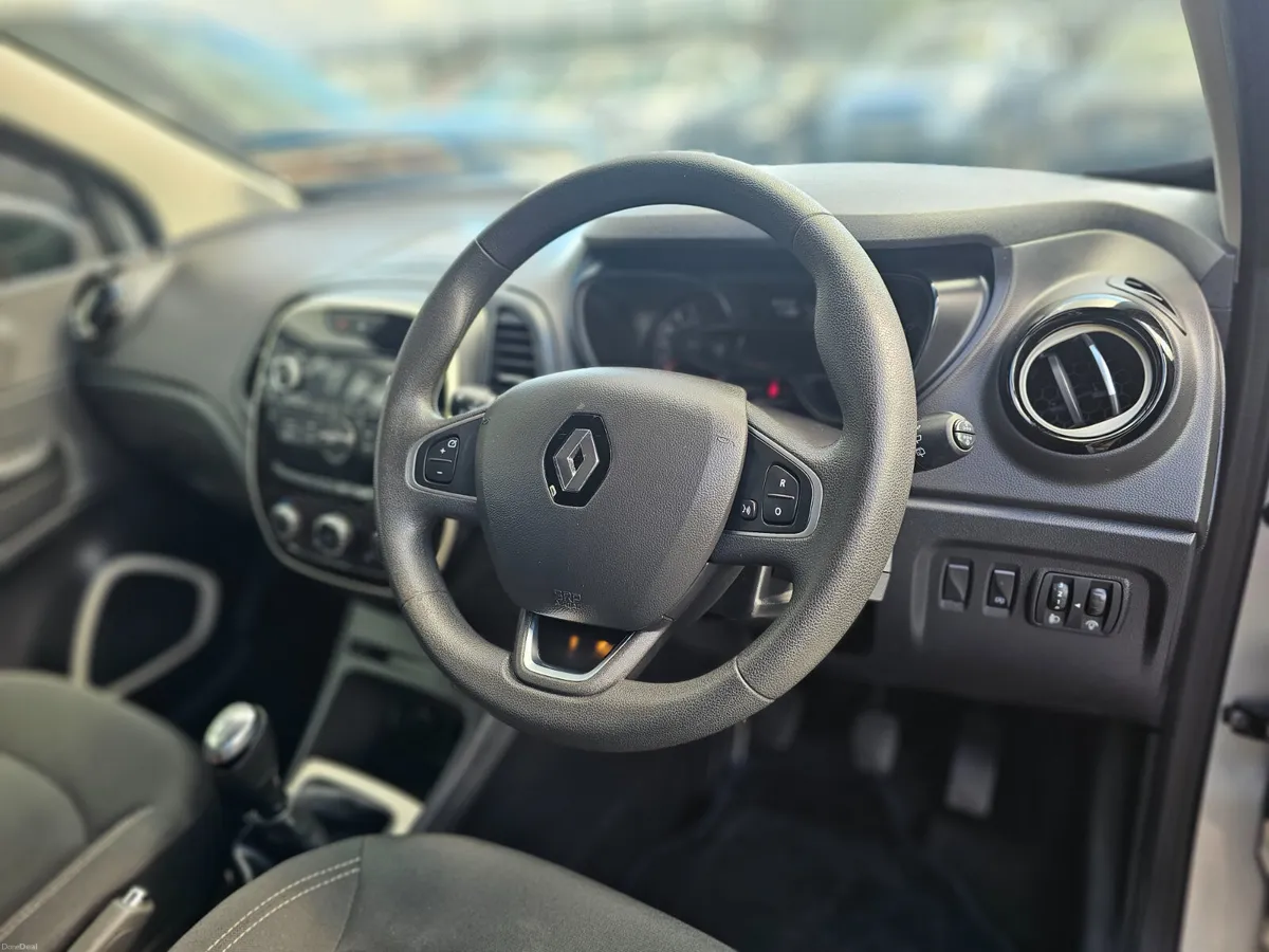 RENAULT CAPTUR // PETROL // 04/27 NCT - Image 5