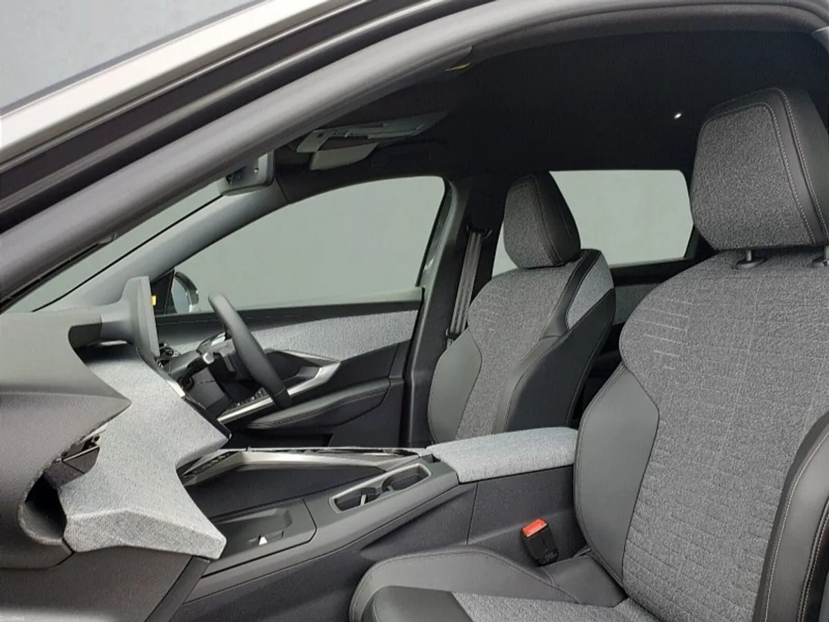 Peugeot 5008 ** 360 VISION ** 73KWH ALLURE ** TRIN - Image 6