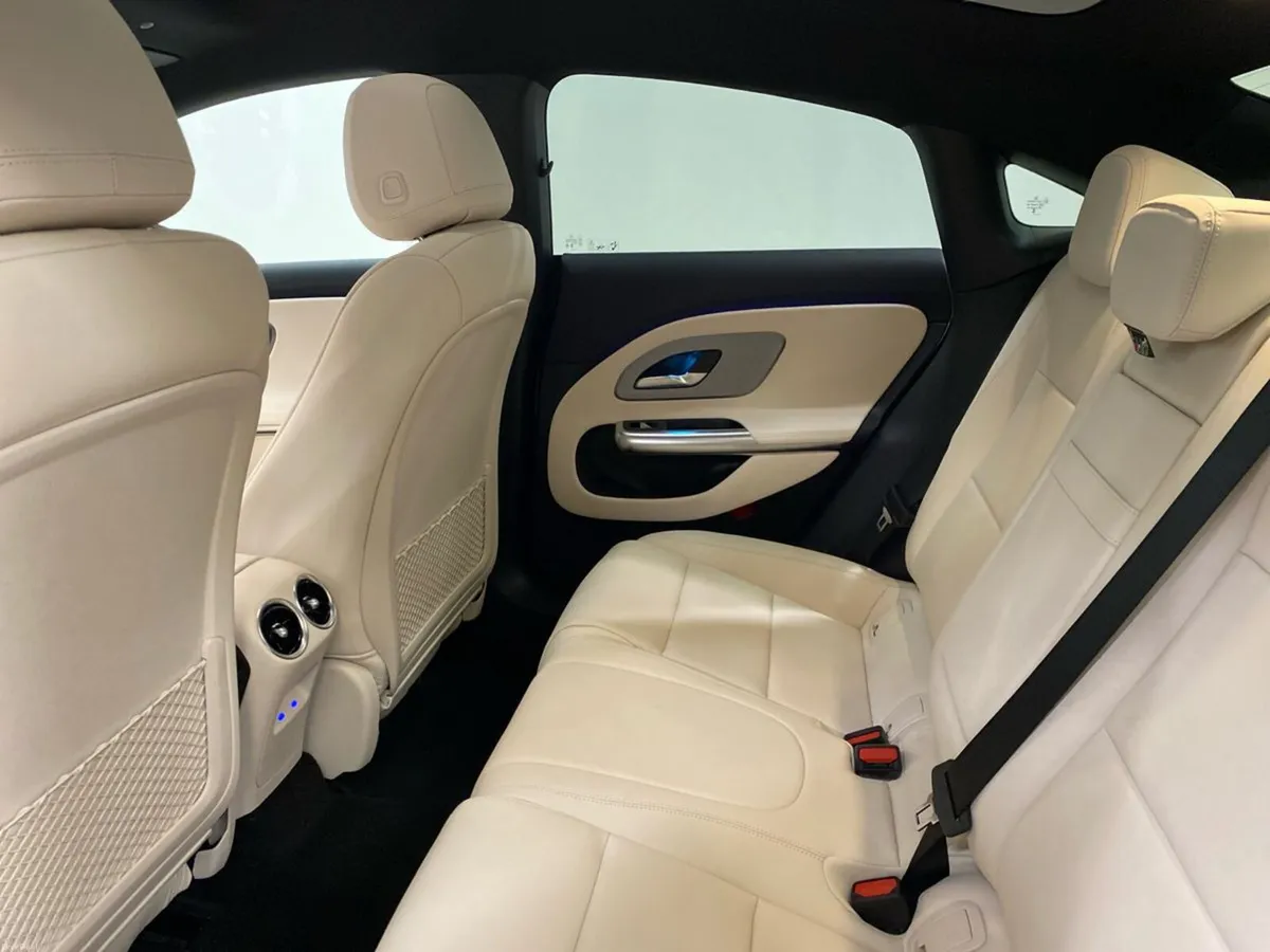 Mercedes-Benz CLA CLA 200 | Panoramic Sunroof - Image 4