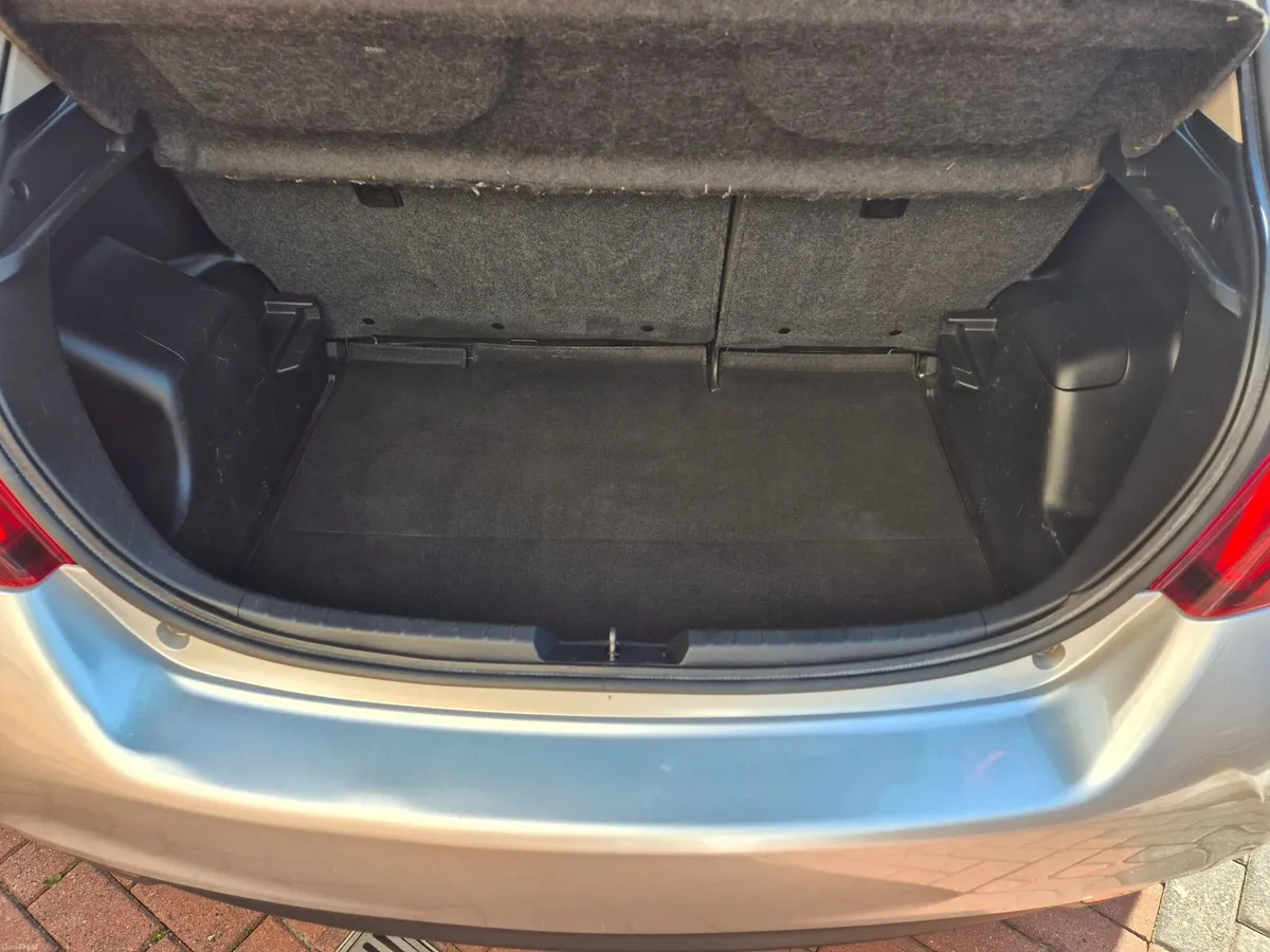 Toyota Yaris 2015 - Image 4
