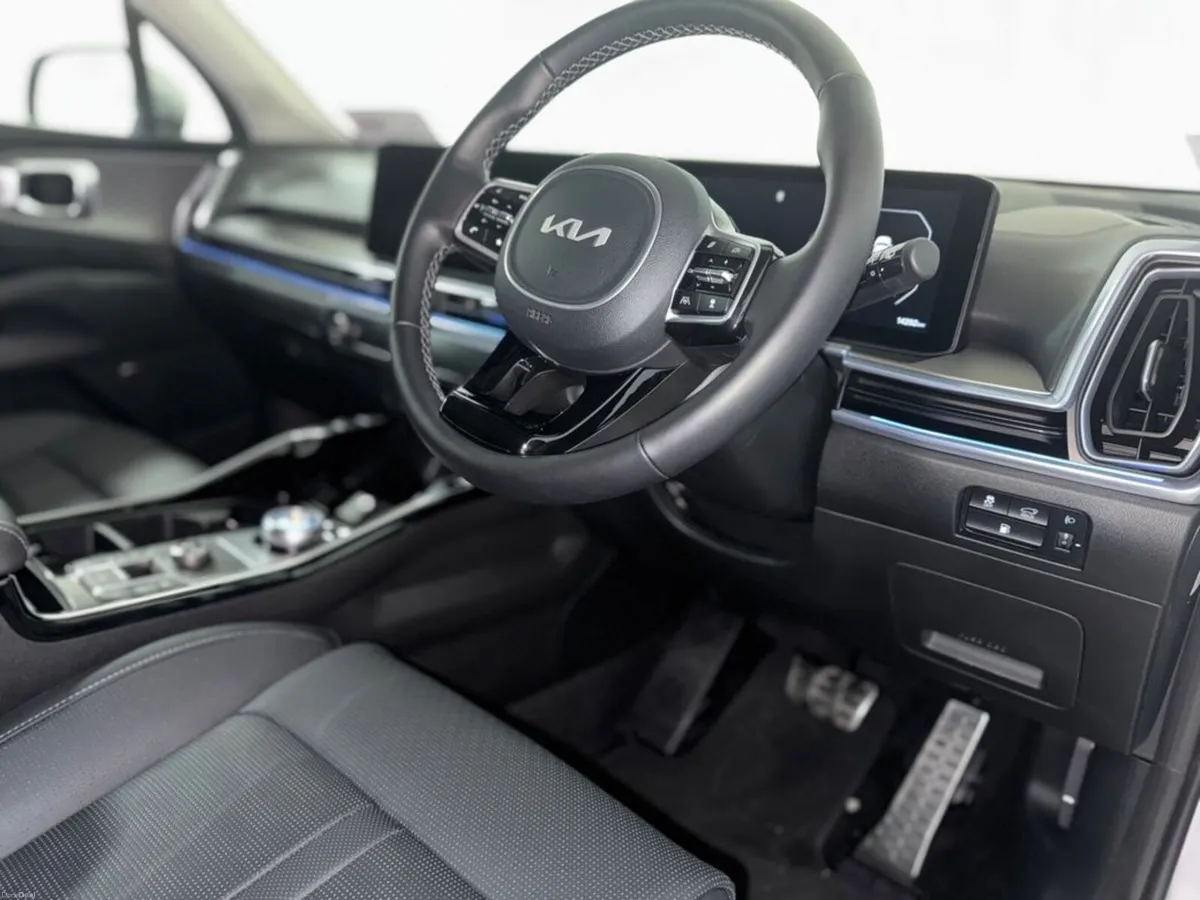 Kia Sorento Phev PE SEM 5DR Auto - Image 2