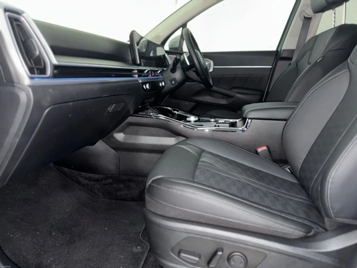 Kia Sorento Phev PE SEM 5DR Auto - Image 3