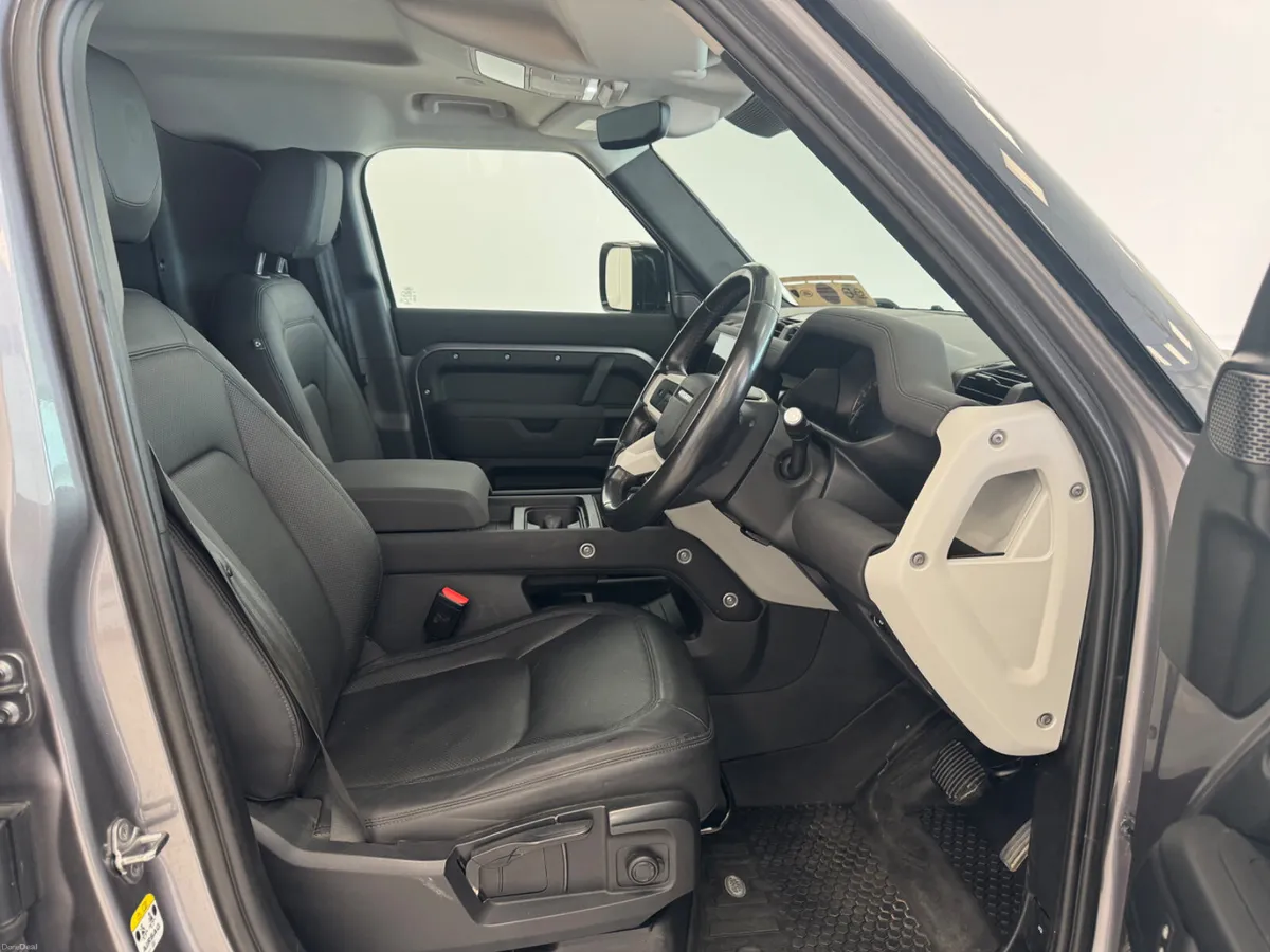 Land Rover Defender 2022 - Image 3