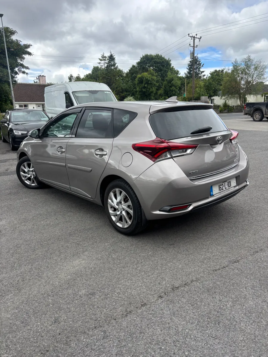 2016 Toyota Auris 1.4 D-4D Aura - Image 3