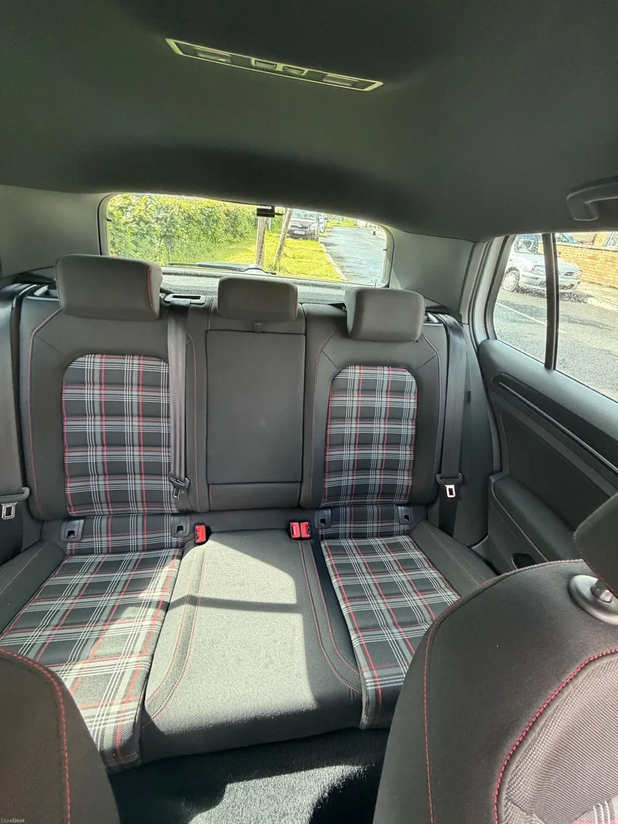 Volkswagen Golf GTI - Image 4