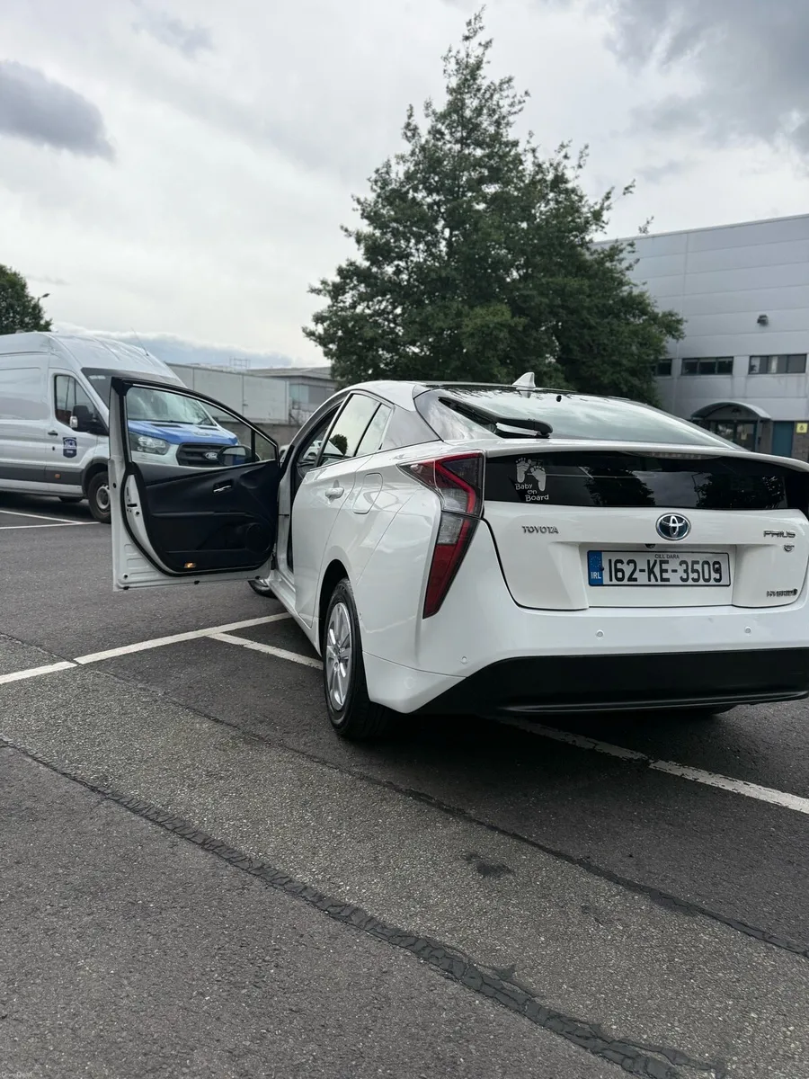 2016 Toyota Prius Luxury Automatic Hybrid - Image 5