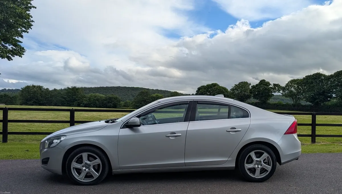 Volvo S60 2012 - Image 2