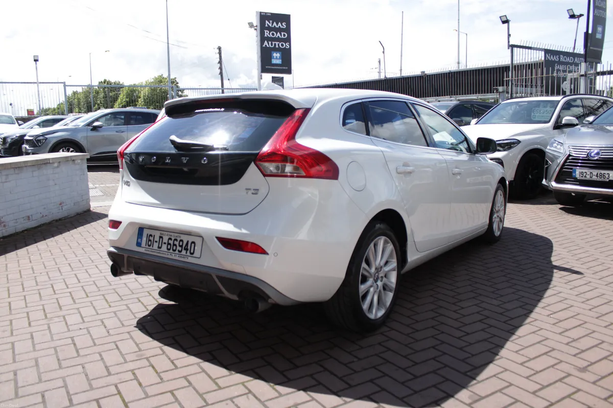 2016 VOLVO V40 T3 R-DESIGN 1.5 5DR AUTO ESTATE - Image 4