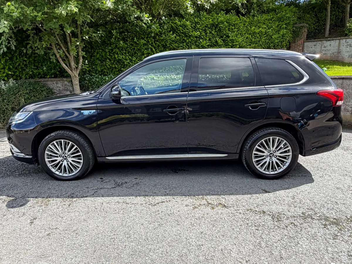 2021 Mitsubishi Outlander PHEV EXCEED - Image 2