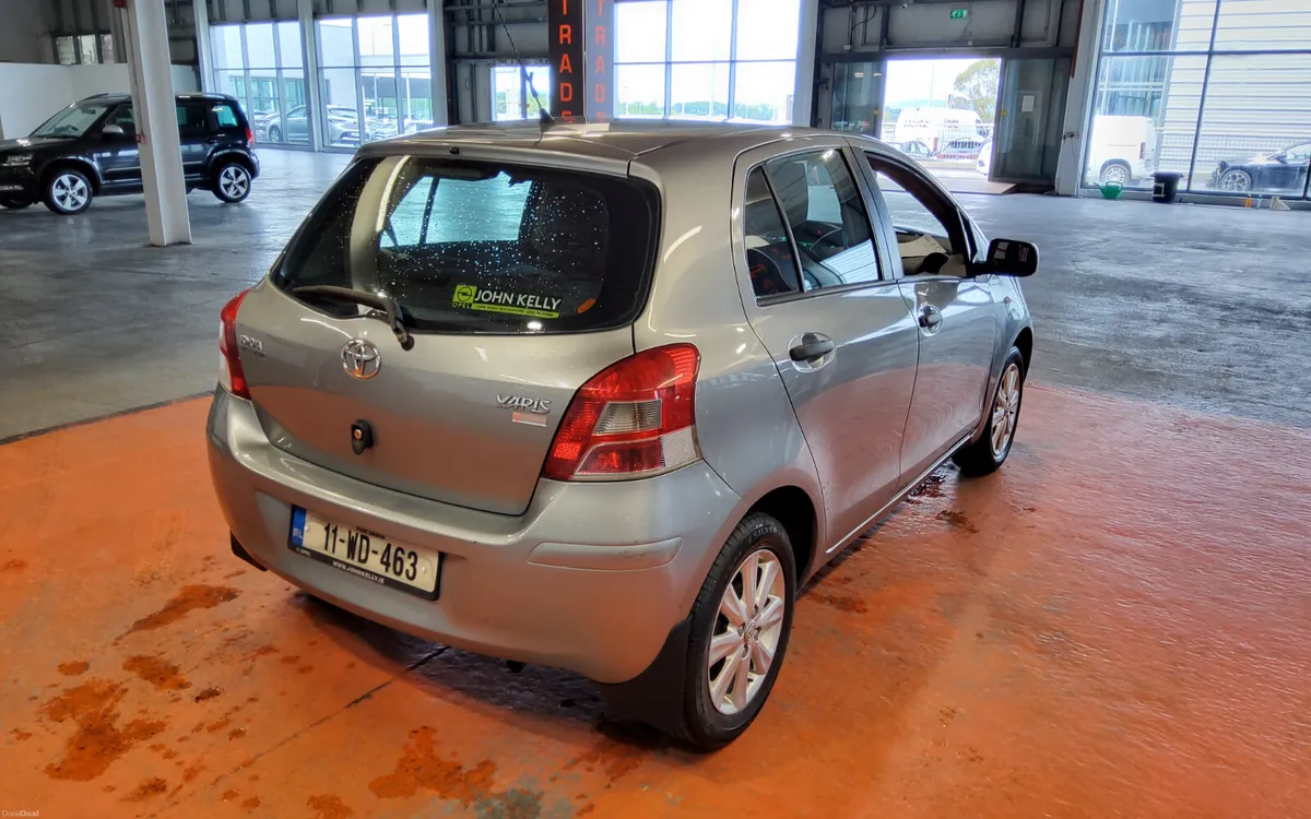 Toyota Yaris 2011 - Image 4