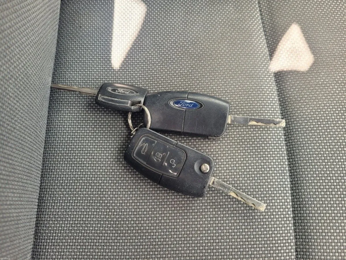 Ford Focus ZETEC 1.6 TDCI 109BHP 5DR*SERVICE&NCT* - Image 3