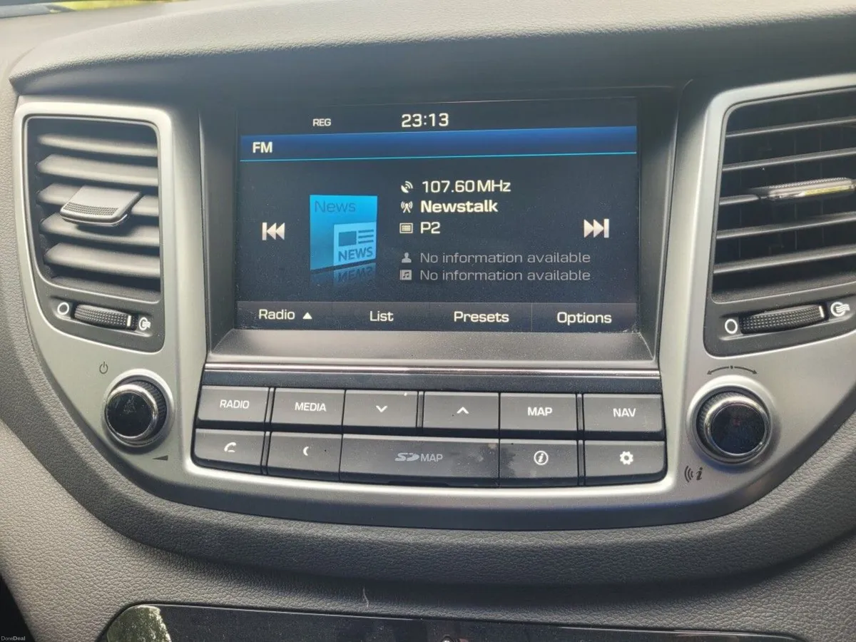 Hyundai Tucson SE NAV 1.7 CRDI 6SPEED BL/DR - Image 3