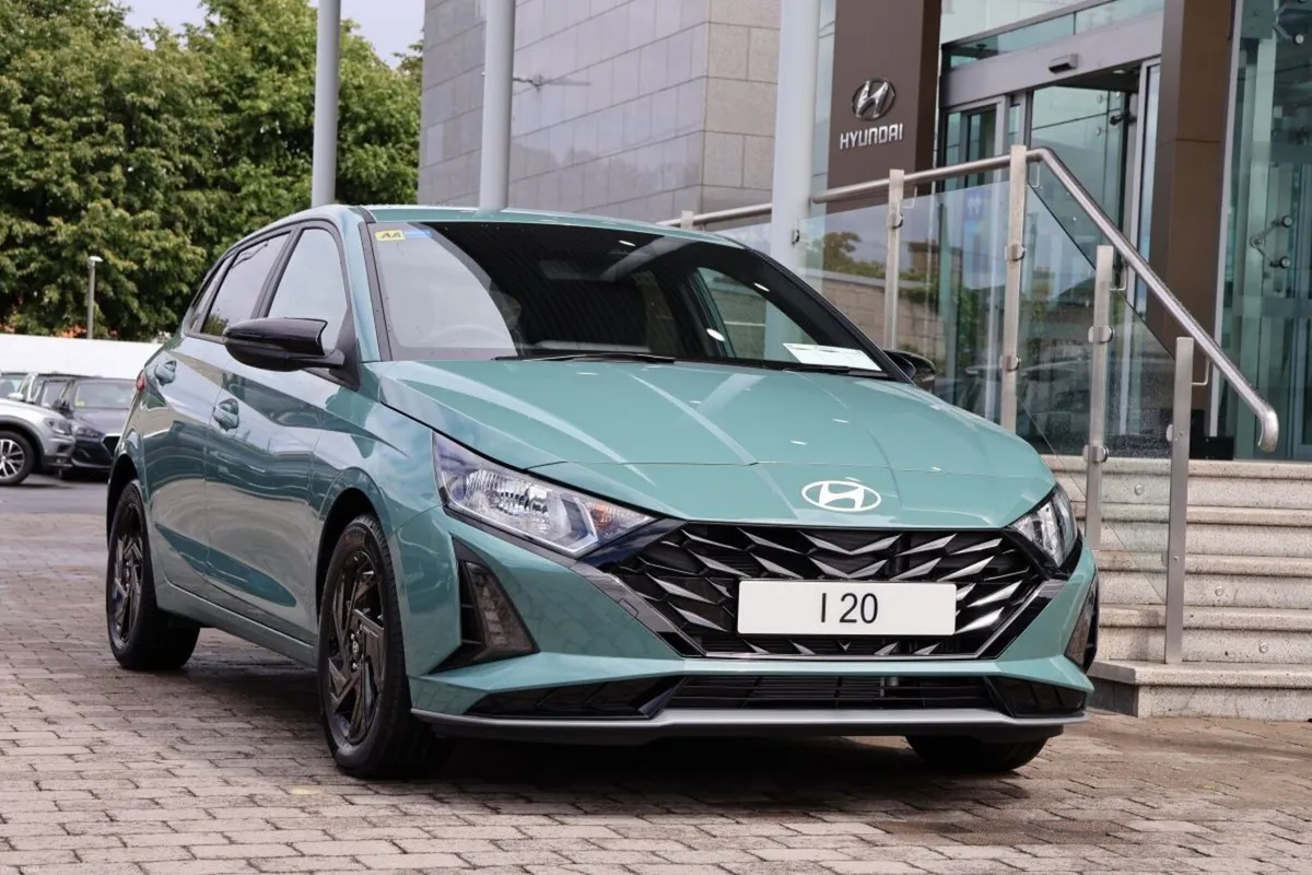 Hyundai i20 Deluxe Plus , Available 262 - Image 3