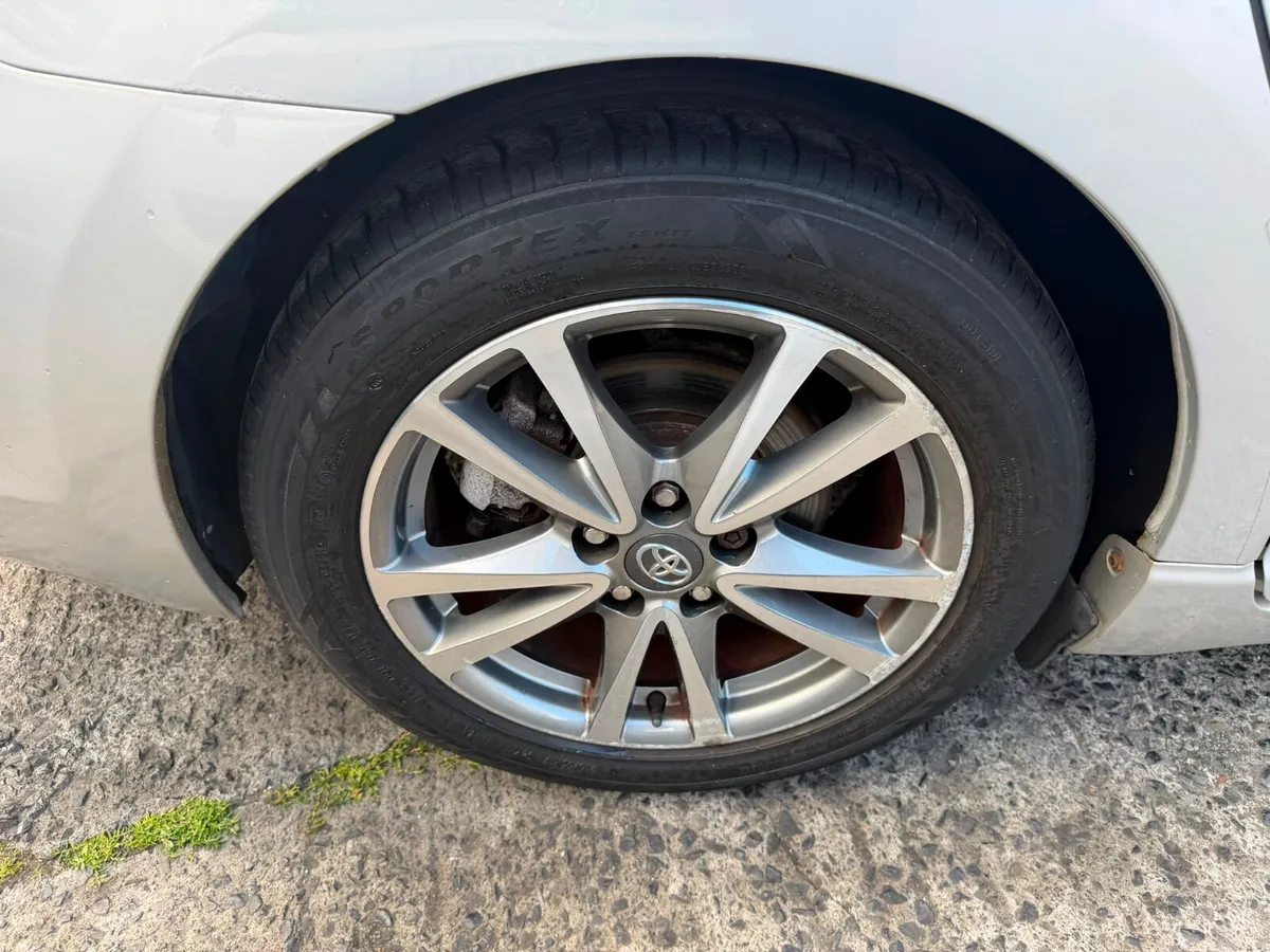 Toyota Avensis 2013 - Image 4
