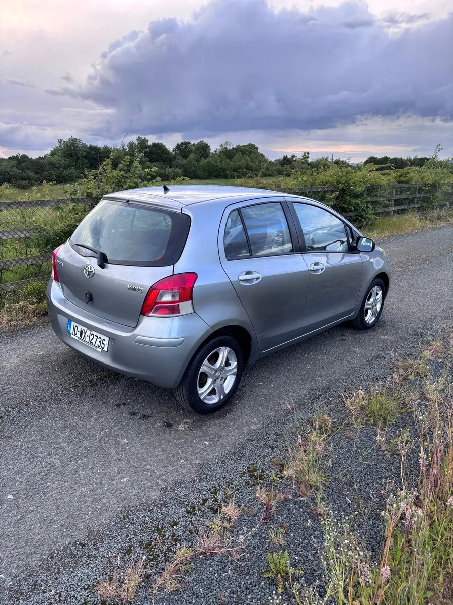 2010 Toyota Yaris - Image 3