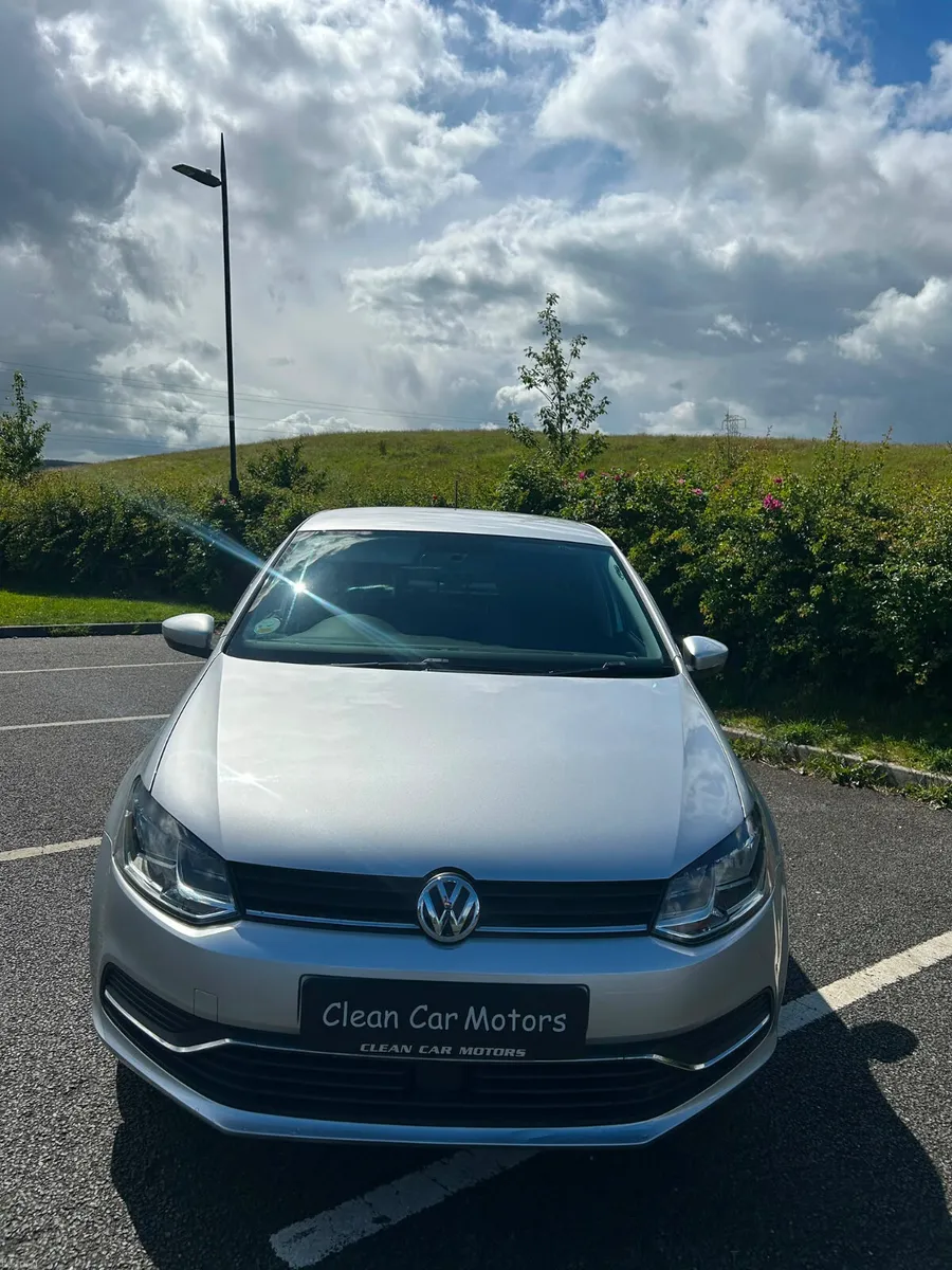 VOLKSWAGEN POLO 2015 AUTOMATIC - Image 2