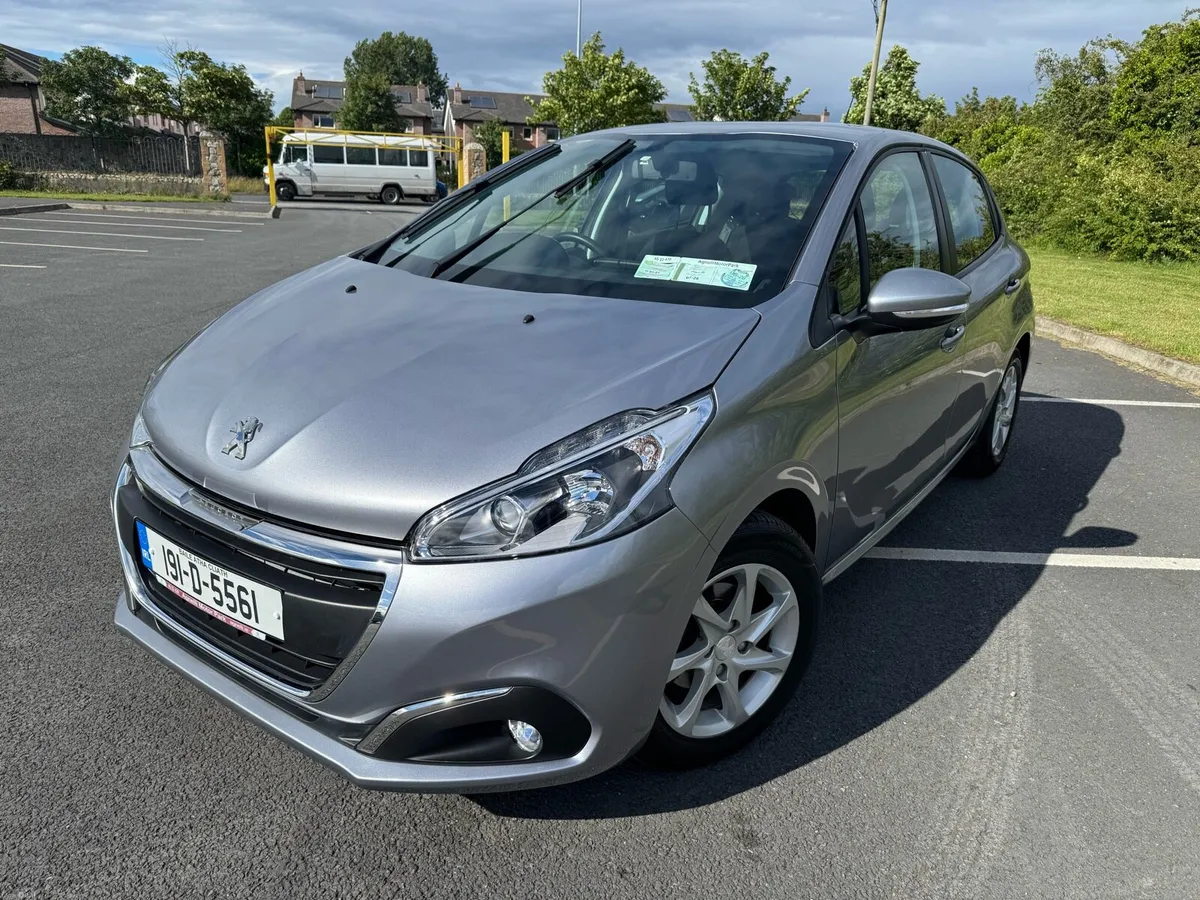 Peugeot 208 - Image 2