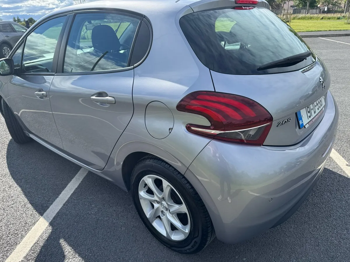 Peugeot 208 - Image 3