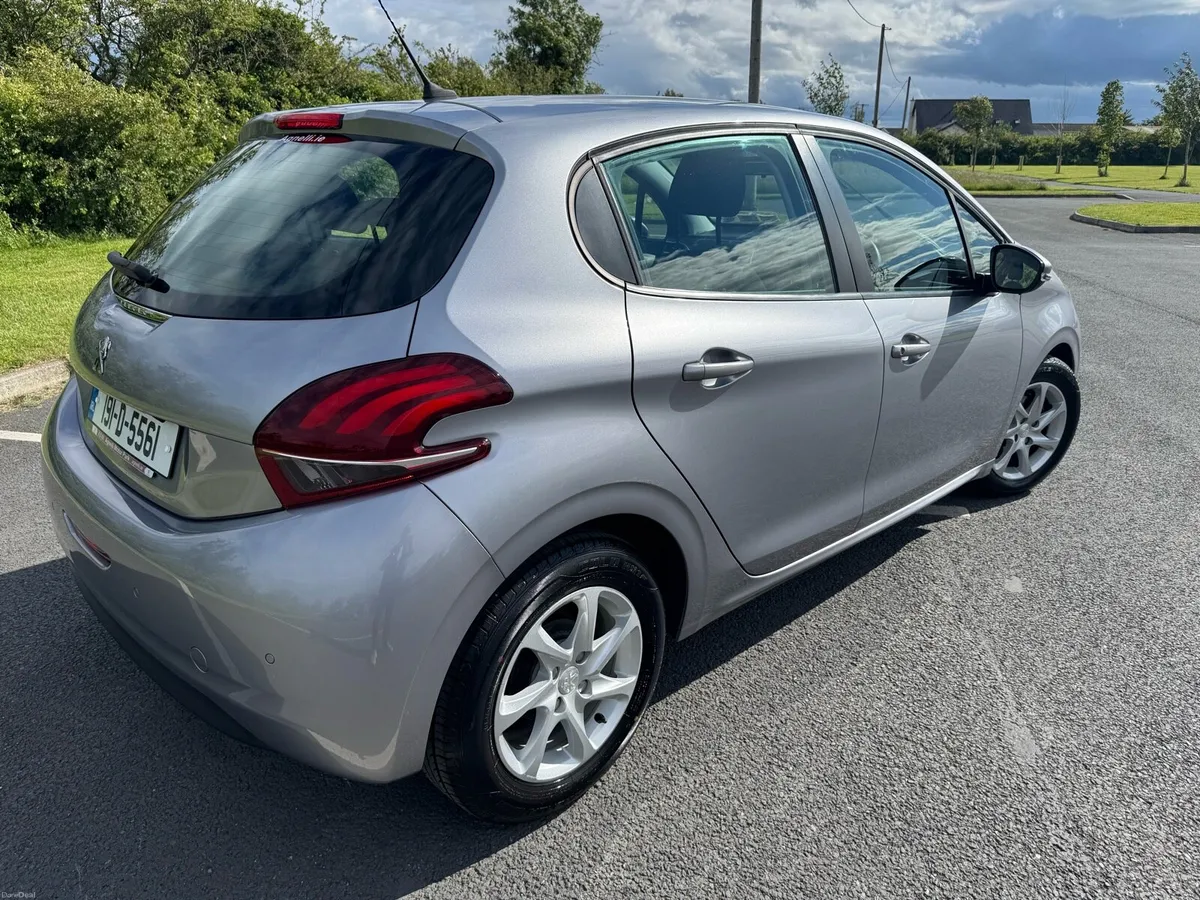 Peugeot 208 - Image 4