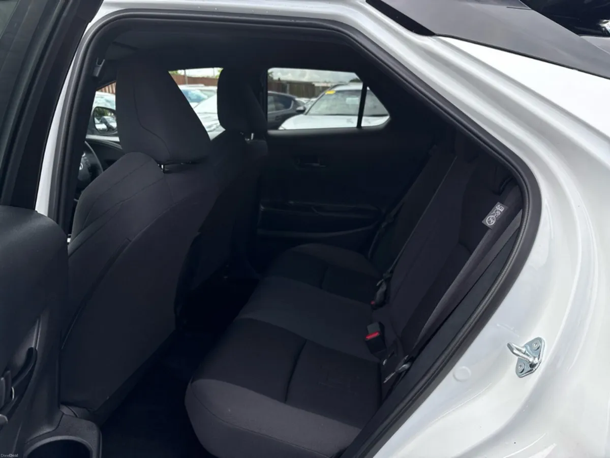 Toyota C-HR PHEV SPORT - Image 6