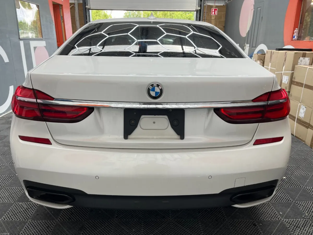 BMW 7-Series 2017 BMW 740E iPERFORMANCE 2.0 AUTOMA - Image 3