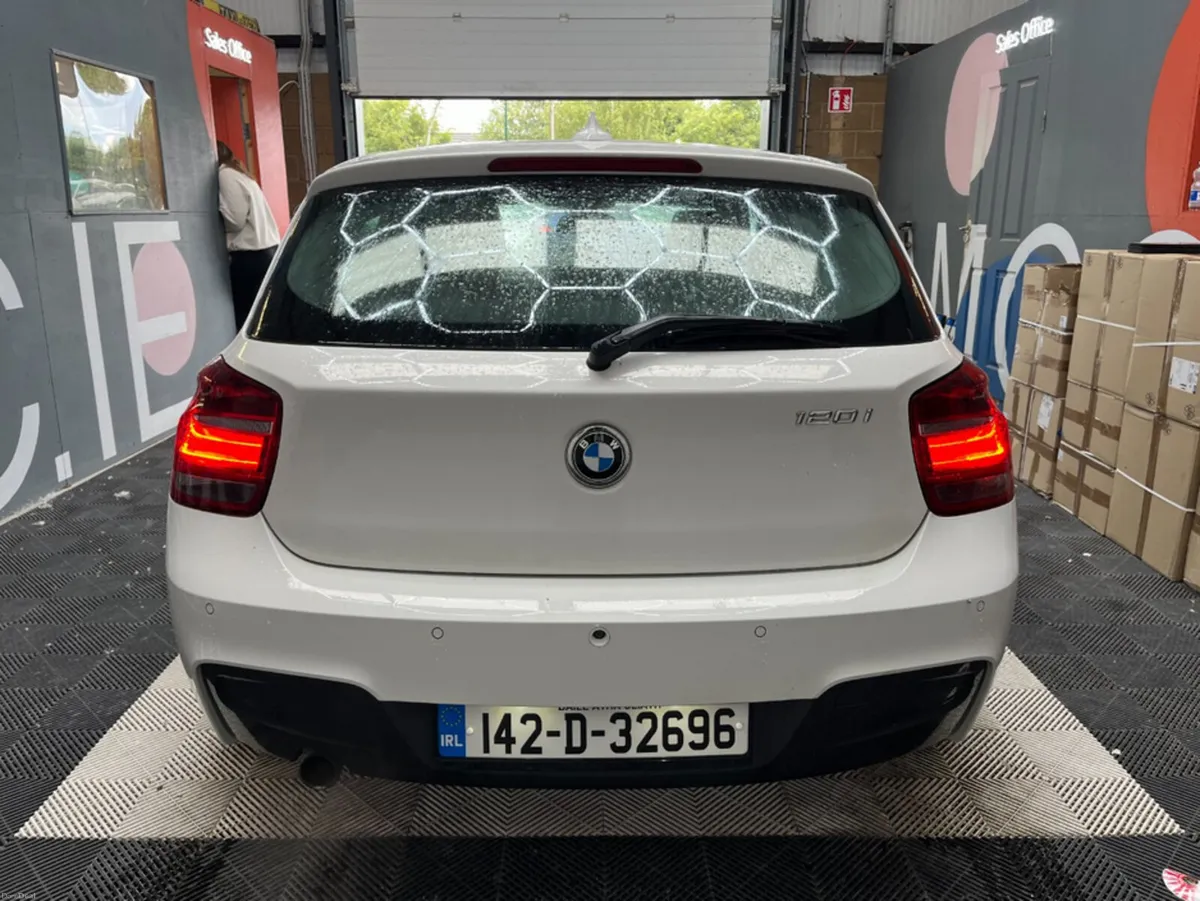 BMW 1-Series 2014 BMW 120I M-SPORT 1.6 AUTOMATIC / - Image 3