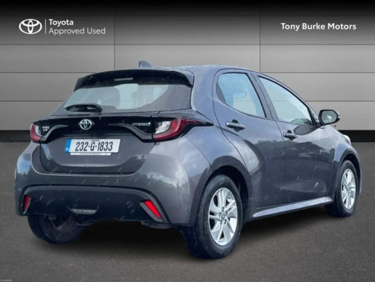 Toyota Yaris Hybrid - New Generation - Luna Editio - Image 2