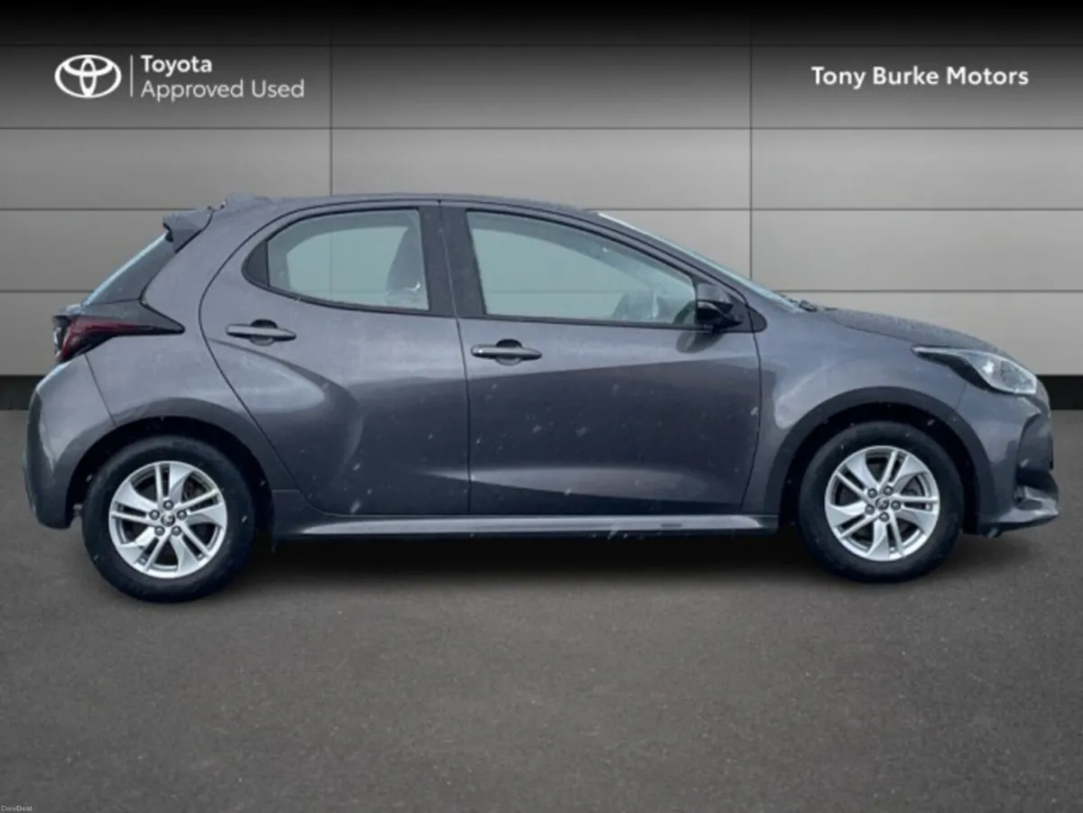 Toyota Yaris Hybrid - New Generation - Luna Editio - Image 3