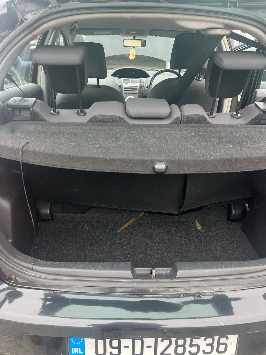 Toyota Yaris 2009 black - Image 3
