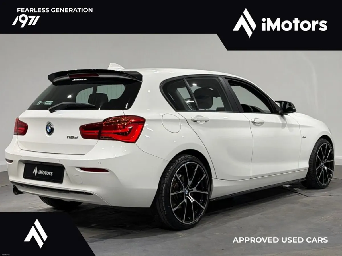 BMW 1-Series SPORT AUTOMATIC M-PERFORMANCE STYLING - Image 4