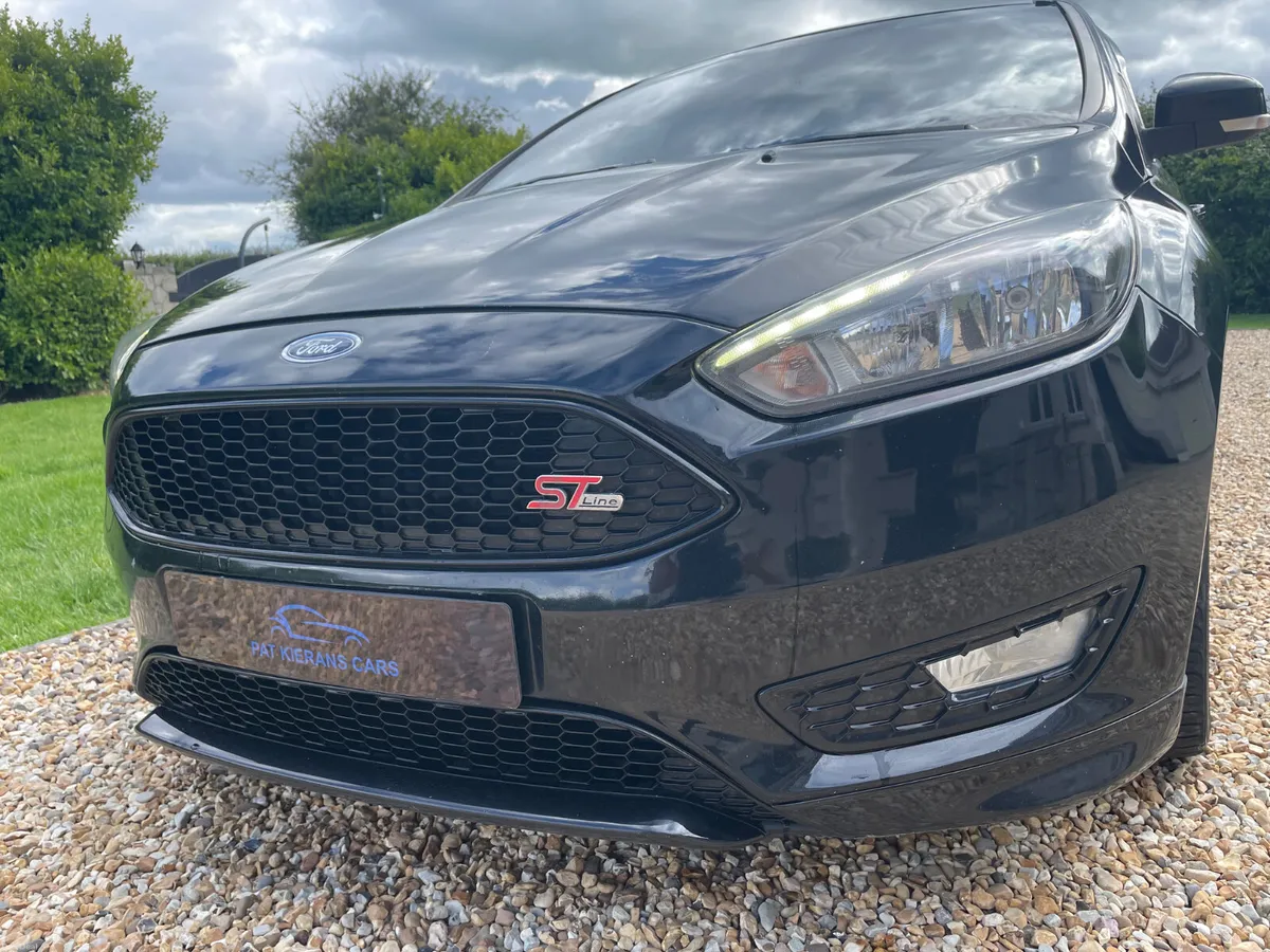 Ford Focus 2017 ST Line Diesel - Image 2