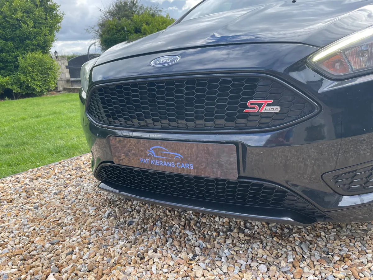 Ford Focus 2017 ST Line Diesel - Image 4