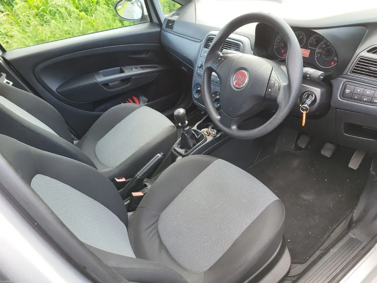 Fiat Punto 2011 - Image 2