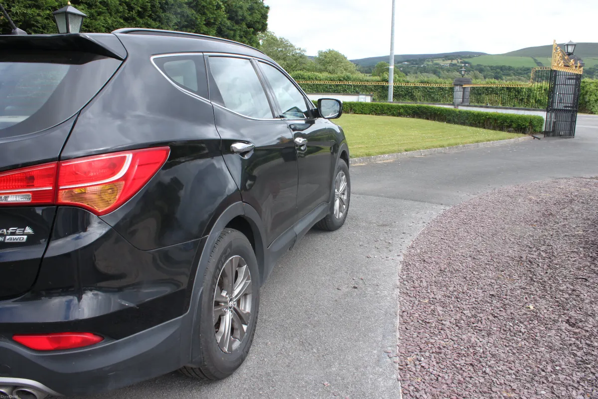Hyundai Santa Fe 2.2 CRDi 4WD, 2013 (7 Seater) - Image 3