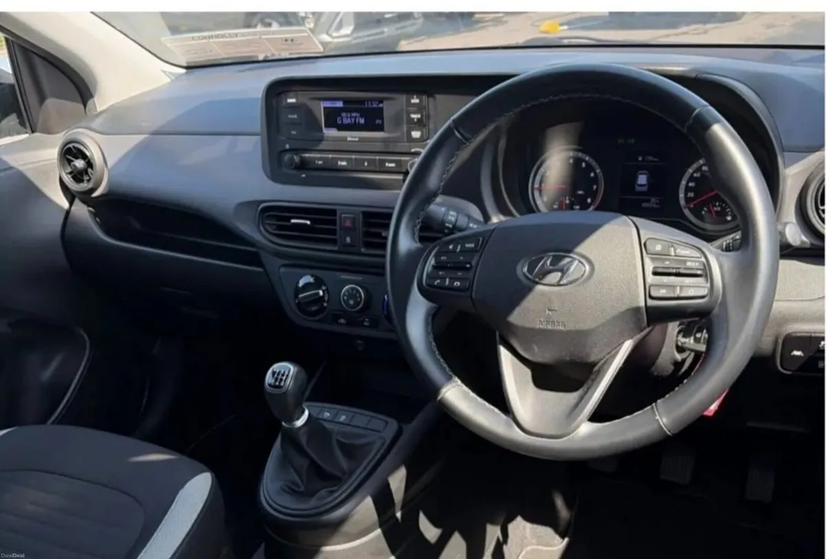 Hyundai i10 Deluxe 2022 - Image 2