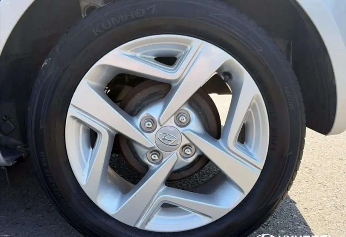 Hyundai i10 Deluxe 2022 - Image 3
