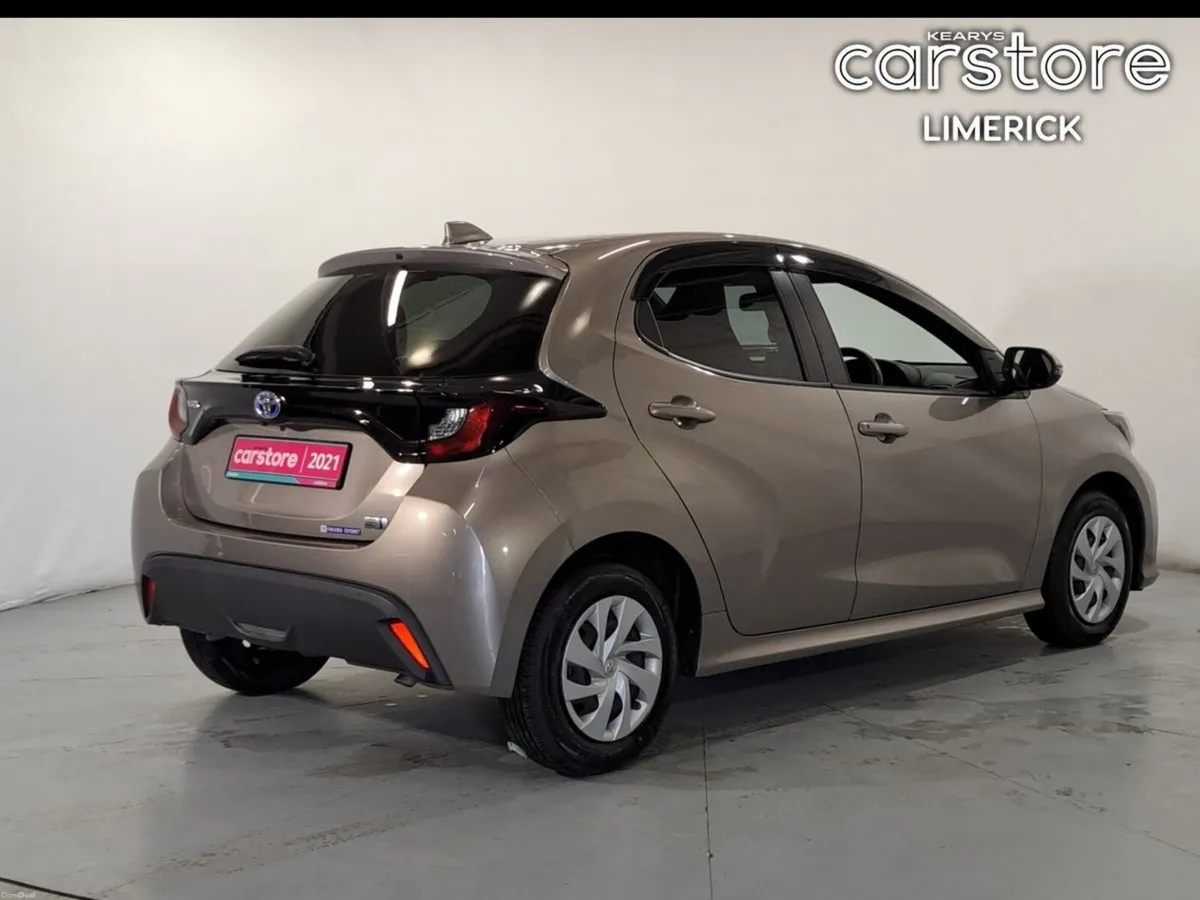 Toyota Yaris 1.5 petrol hybrid - Image 3