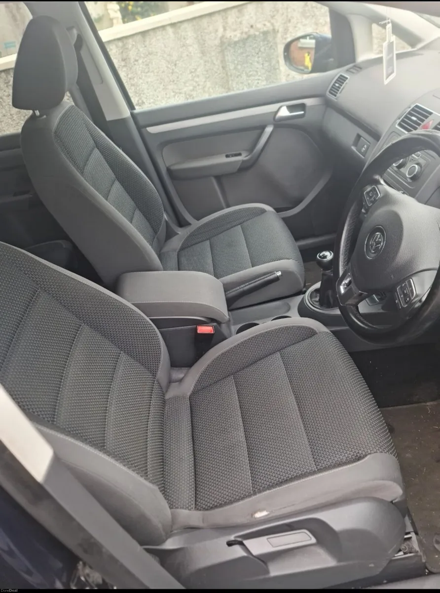 Volkswagen Touran 2010 - Image 4