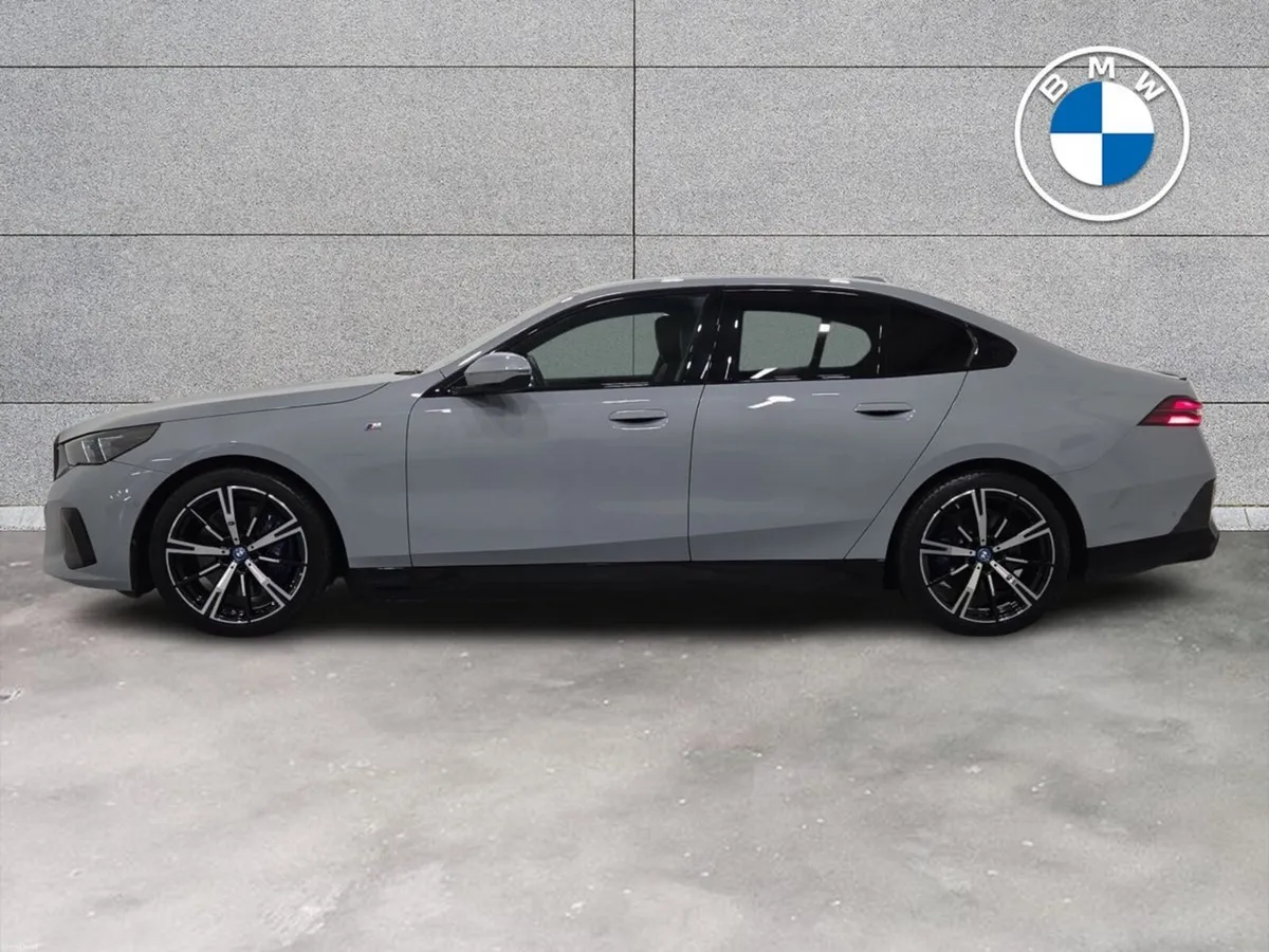 BMW i5 eDrive40 M Sport Pro Saloon - Image 4