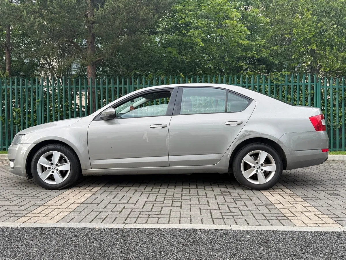SKODA OCTAVIA 1.6 DIESEL AUTOMATIC NCT 02/27 - Image 5