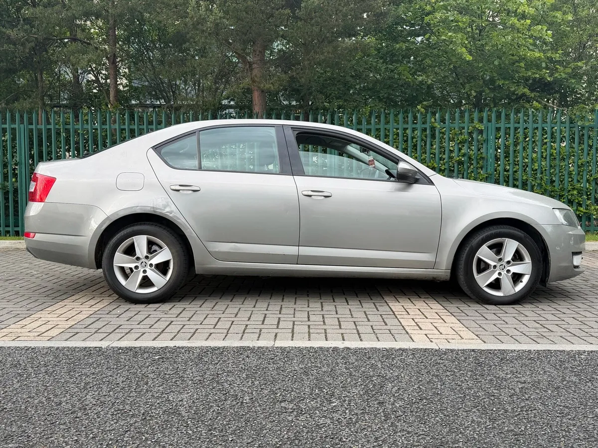 SKODA OCTAVIA 1.6 DIESEL AUTOMATIC NCT 02/27 - Image 4