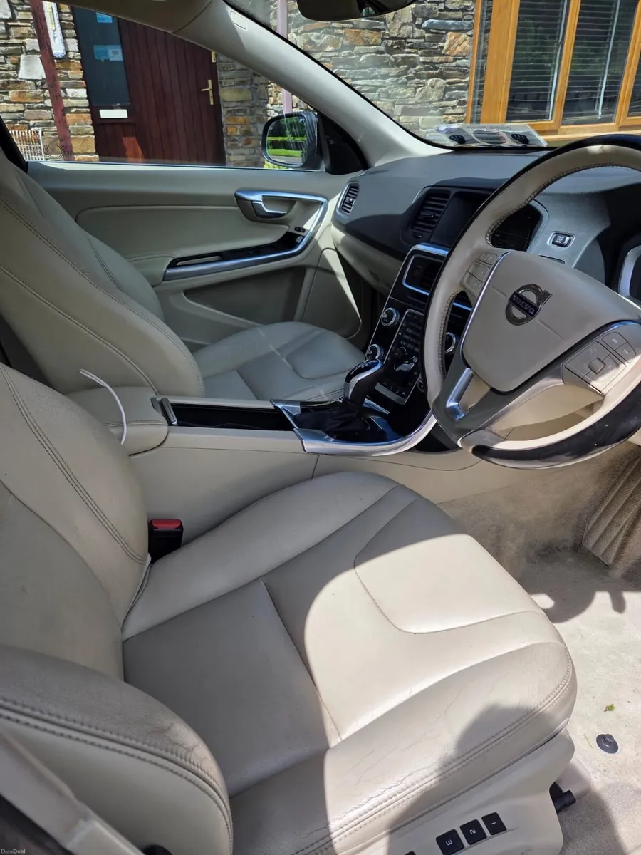 Volvo S60 2017 - Image 2