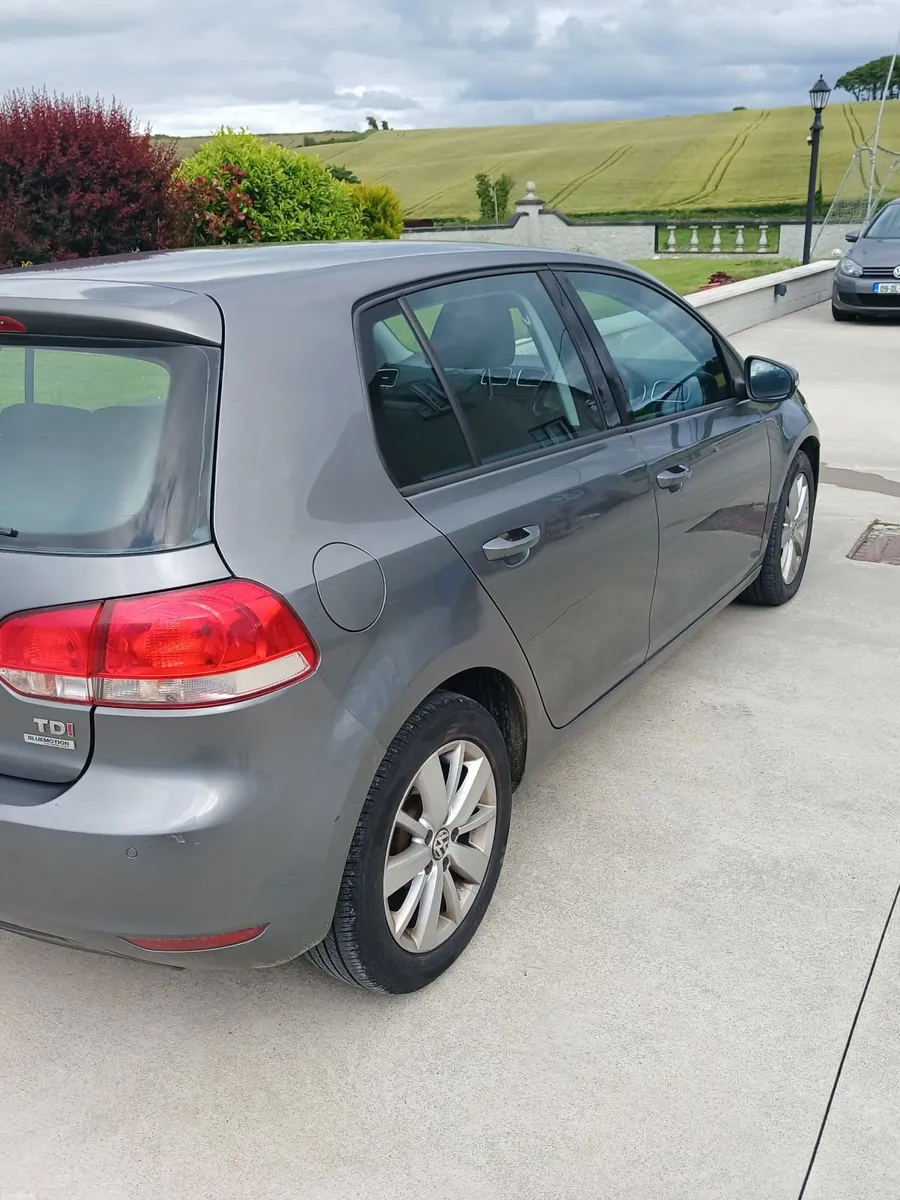 Volkswagen Golf 2011 - Image 2