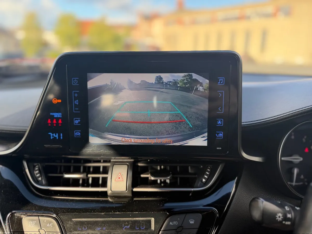Toyota C-HR 2017 - Image 4