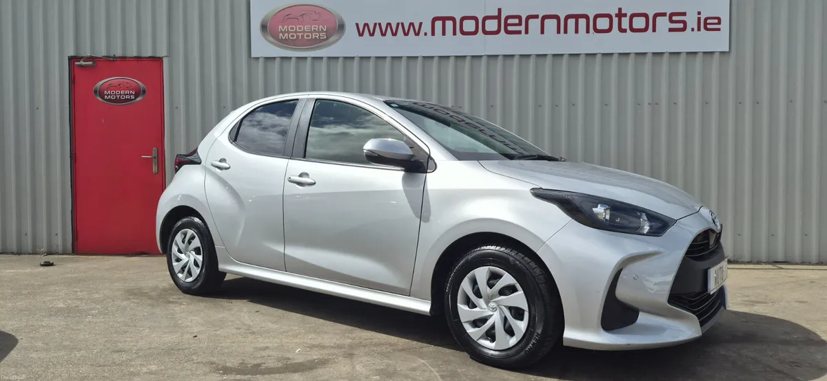 Toyota Yaris automatic hybrid/petrol new model - Image 2