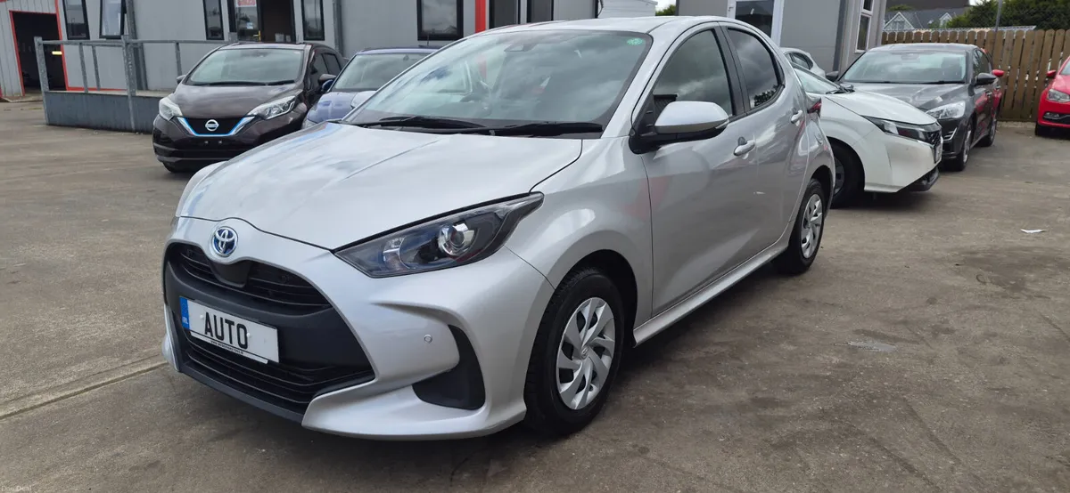 Toyota Yaris automatic hybrid/petrol new model - Image 5