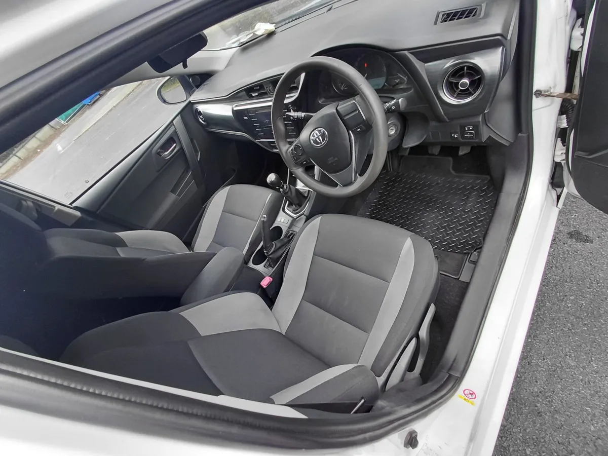 Toyota Auris 2016 - Image 6