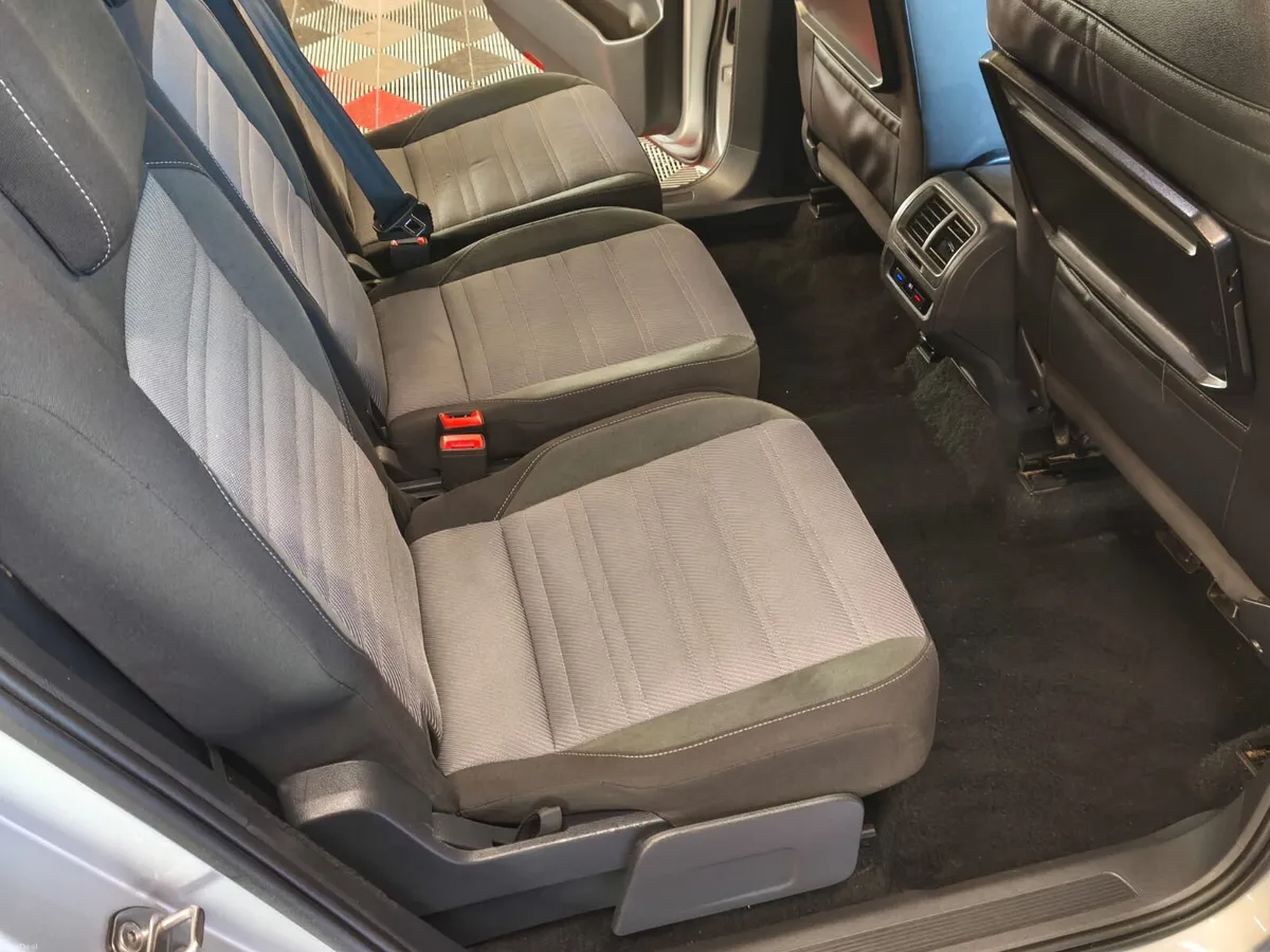 2017 Volkswagen Touran 2.0 DSG 7 Seat R-Line - Image 5